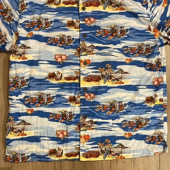 Walt Disney World | Mickey Big Mickahuna Beach & Surf Co | Hawaiian | La… - Picture 3 of 9